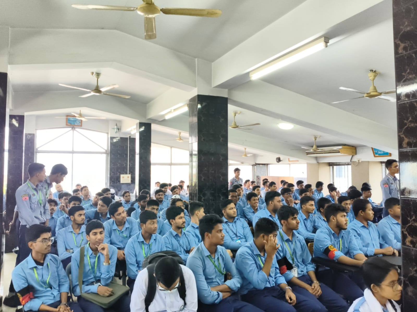 মাদকের কুফল এবং কিশোর গ্যাংয়ের অপতৎপরতা নিয়ে জাতীয় বিশ্ববিদ্যালয়ের নির্দেশনা এবং ঢাকা কমার্স কলেজের উদোগে আয়োজিত মাদক ও কিশোর গ্যাং বিরোধী নানা কর্মশালার .