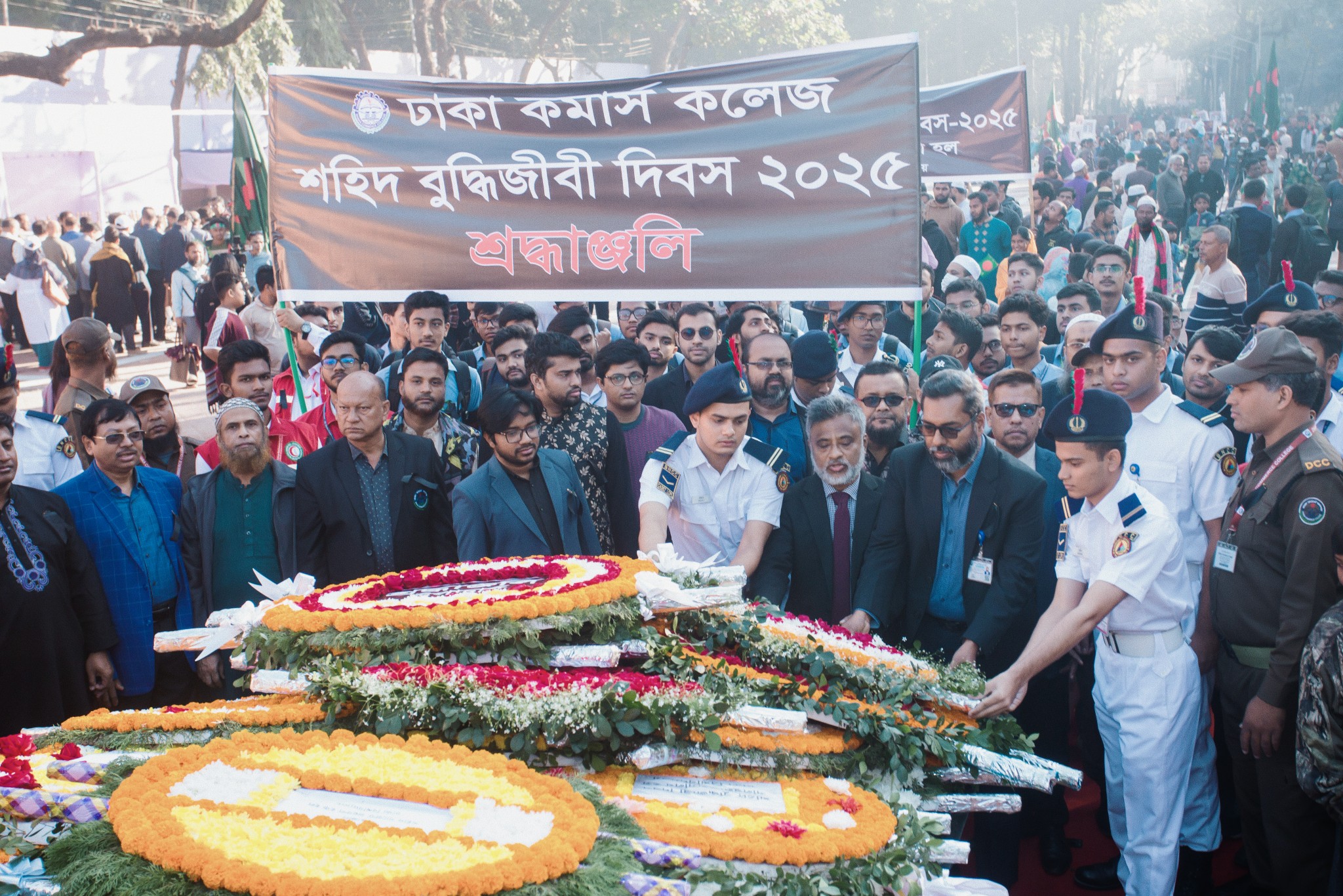 ১৪ ডিসেম্বর ২০২৫ তারিখে শহিদ বুদ্ধিজীবী দিবস উপলক্ষ্যে ঢাকা কমার্স কলেজের পক্ষ থেকে ১৯৭১ সালের মহান মুক্তিযুদ্ধে শাহাদাত বরণকারী সকল শহিদ বুদ্ধিজীবীকে ....