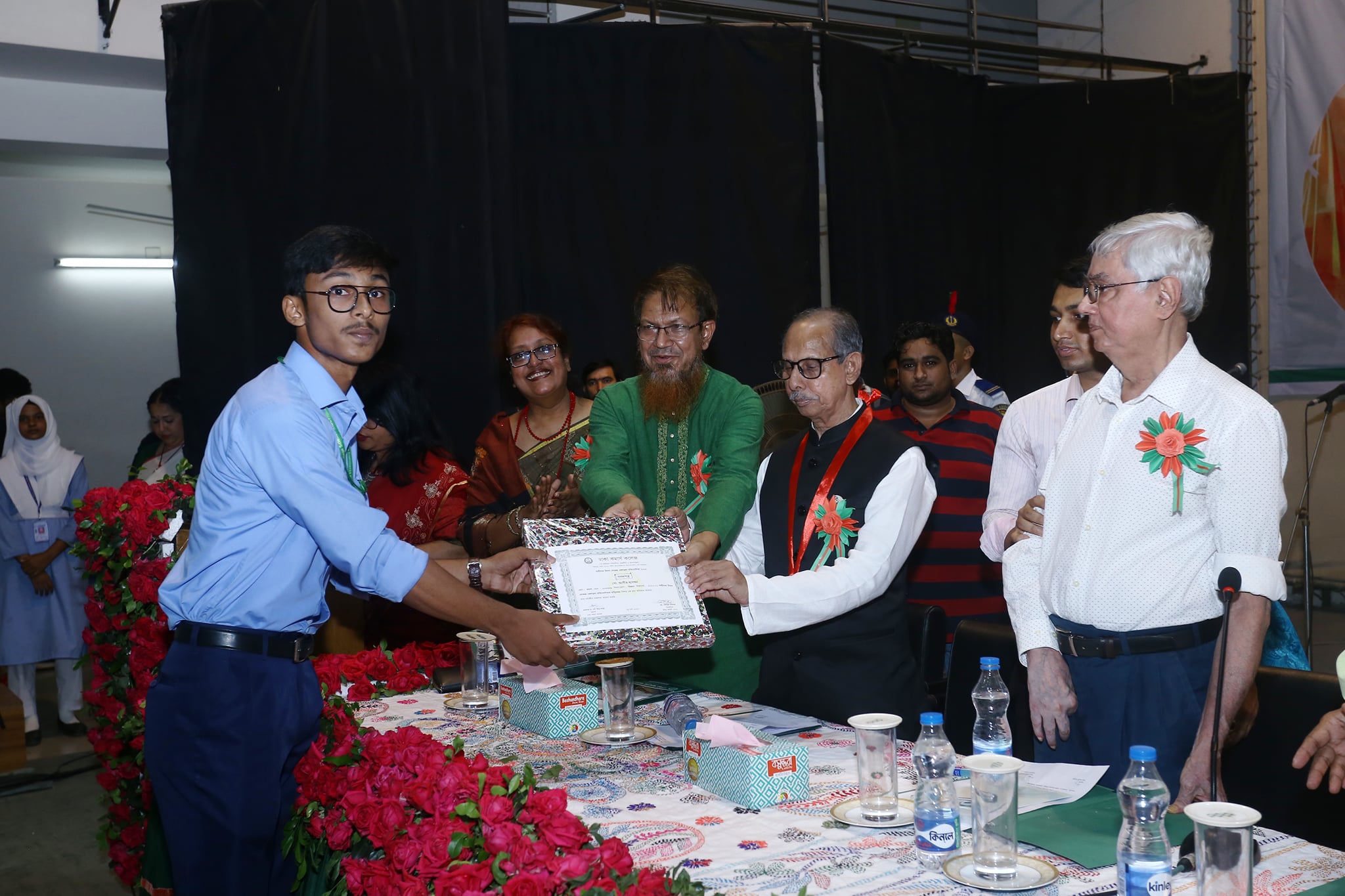  Discussion and Awarding Gold Medal on the Celebration of Independence Day  