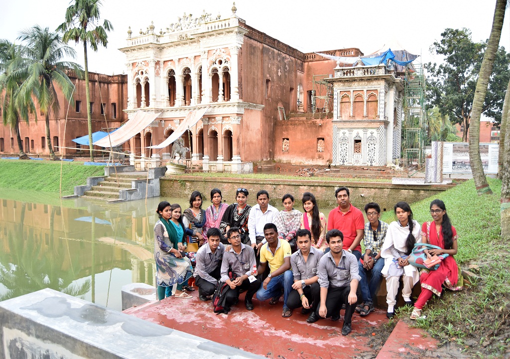 Students of BBA Program visiting the historical city of Sonargaon